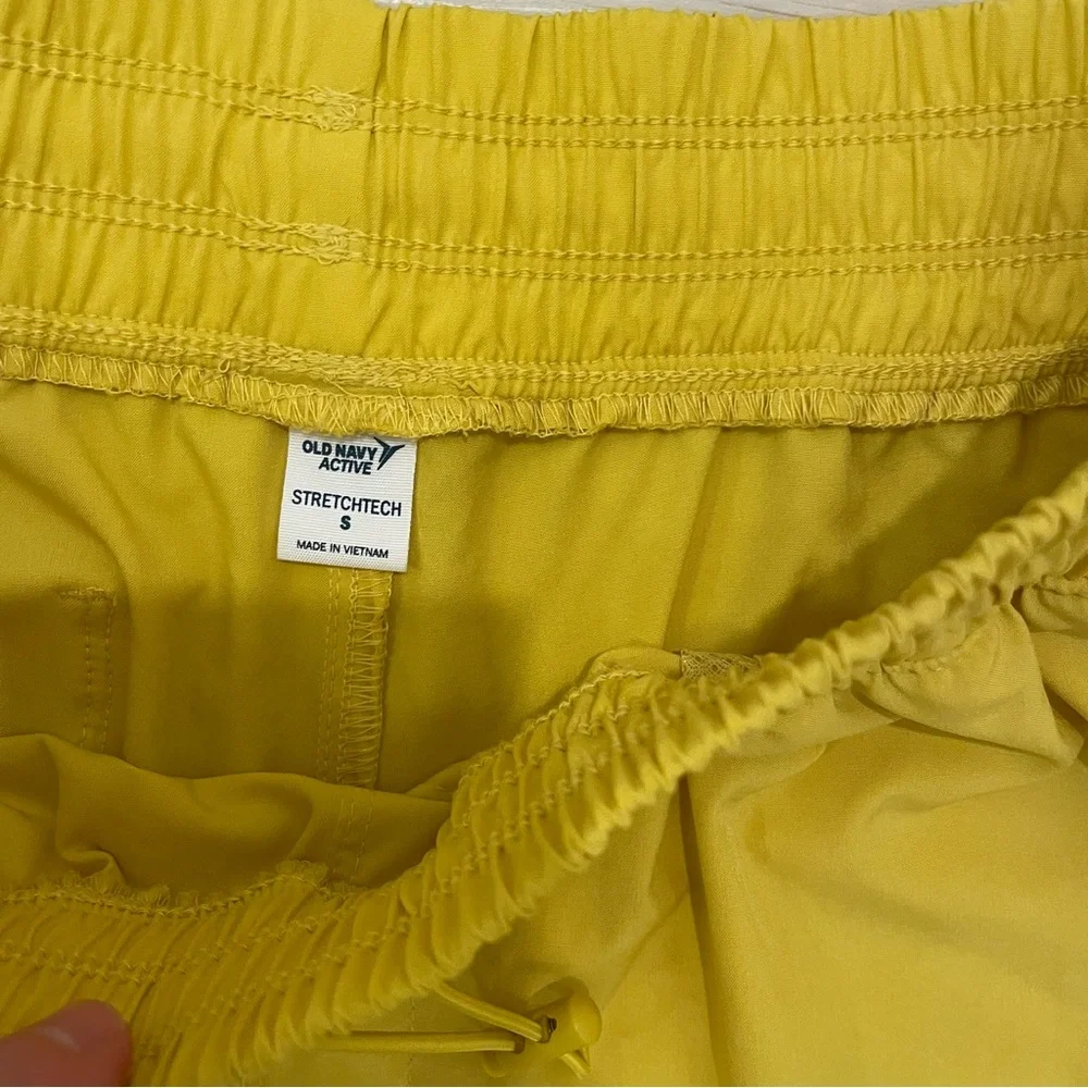Old Navy Yellow Stretch Active Running Workout Athletic Shorts